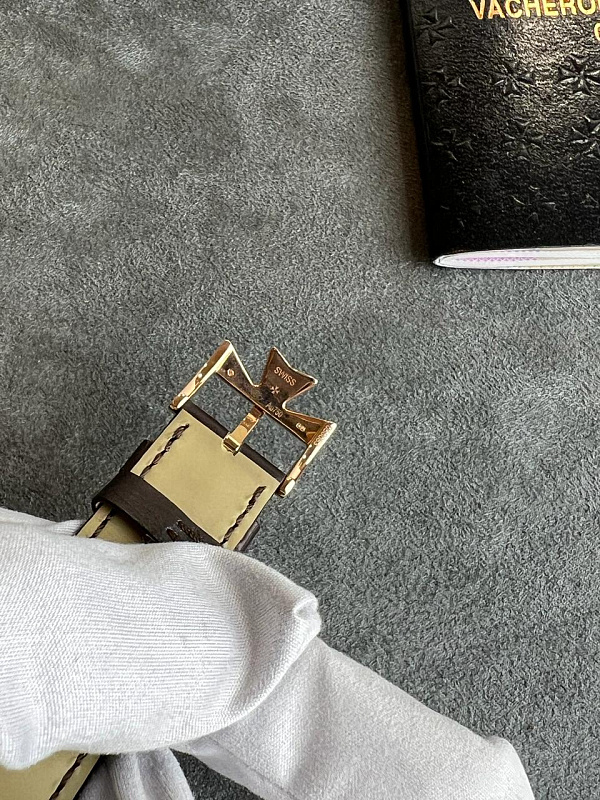 Traditionnelle Perpetual Calendar Openworked