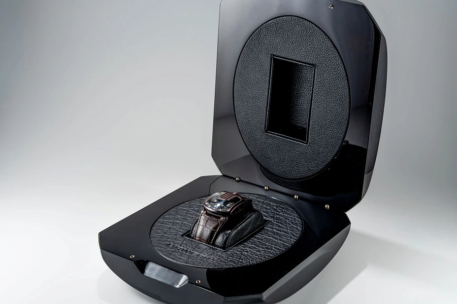 UR-103.08 TIALN with Satellite Hour Display