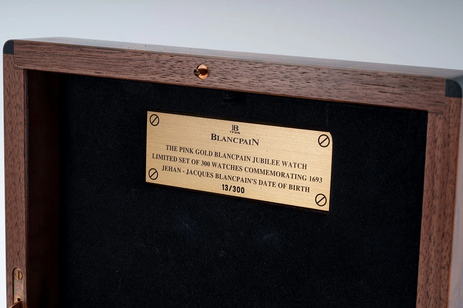 Villeret Limited Edition to 300 Pieces in 18k Yellow Gold