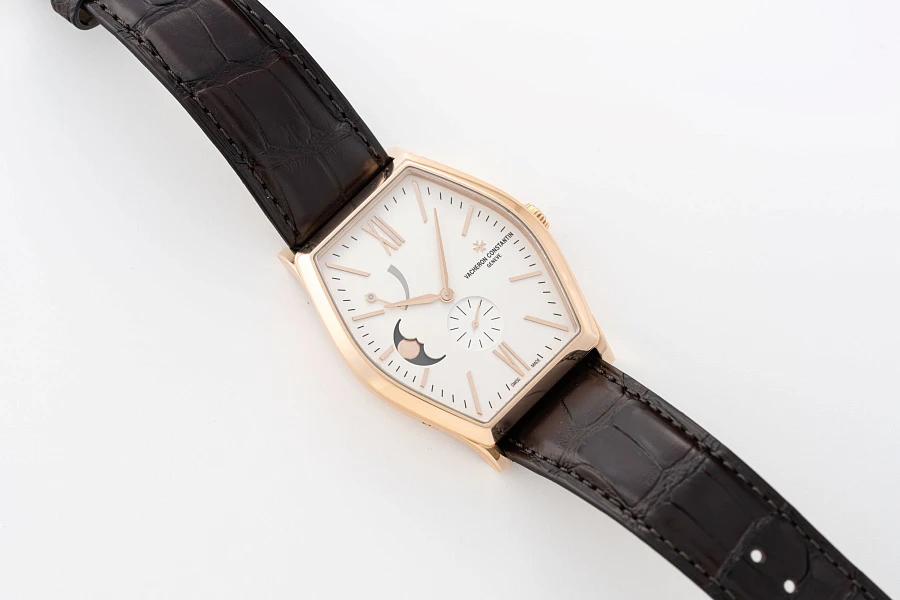 Tonneau Moonpase Power Reserve Ref. 7000M in 18k Rose Gold