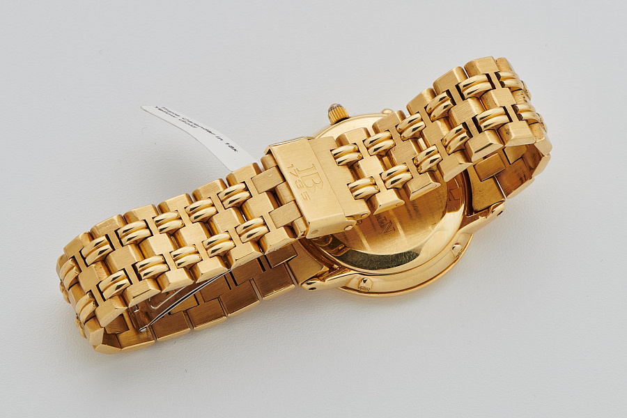 Villeret Triple Calendar Moonphase in 18k Yellow Gold