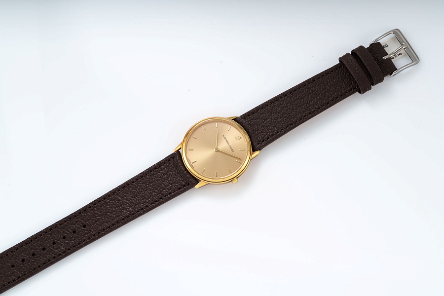 Quartz Dress Watch in 18k Yellow Gold