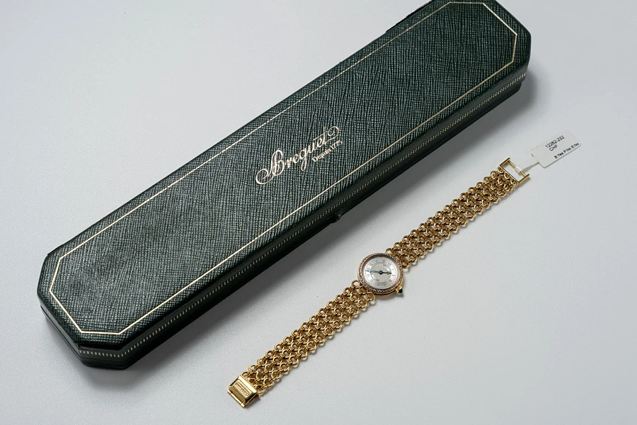 Classique Ladies Watch in 18k Yellow Gold