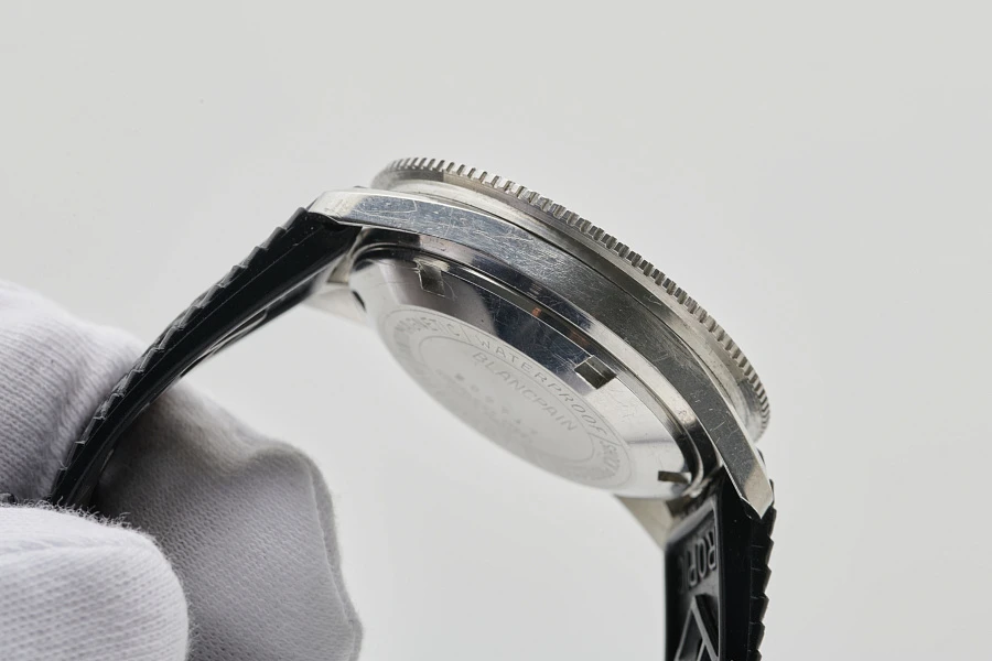 Bathyscaphe Diver