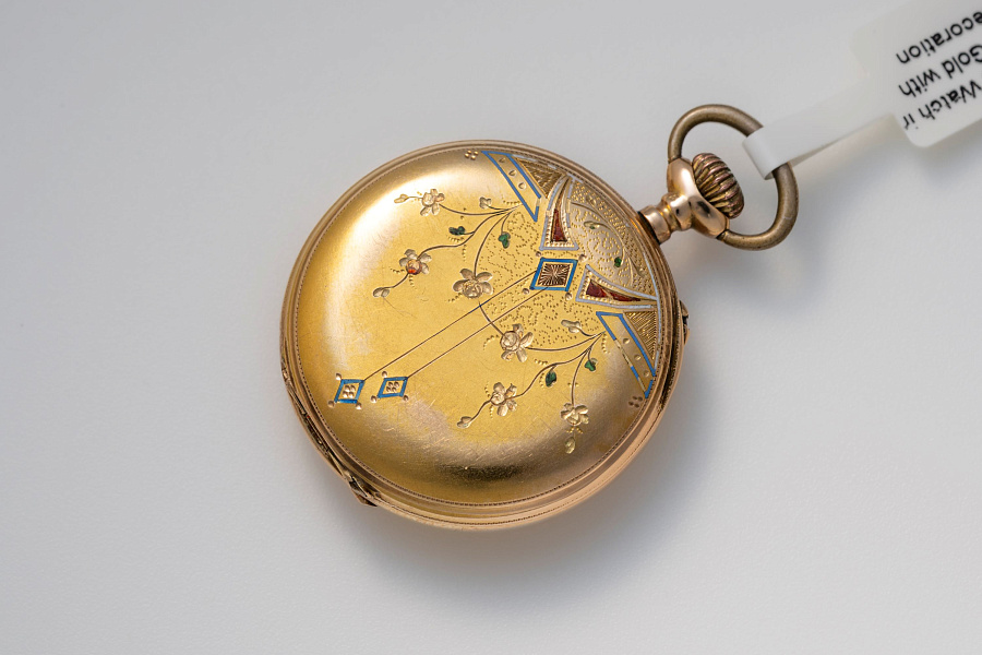 Small Pocket Watch in 14k Yellow Gold with Enamel Decoration