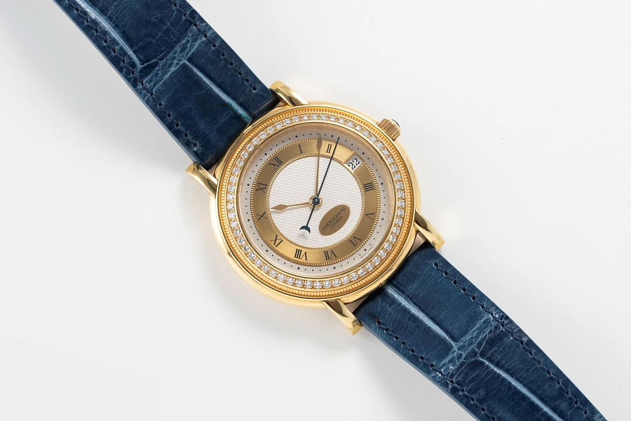 Toric in 18k Yellow Gold with Diamonds