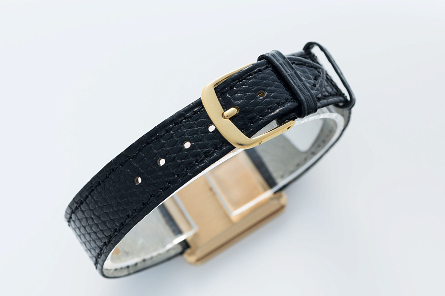 Protocole in 18k Yellow Gold with Onyx and Mother of Pearl Dial