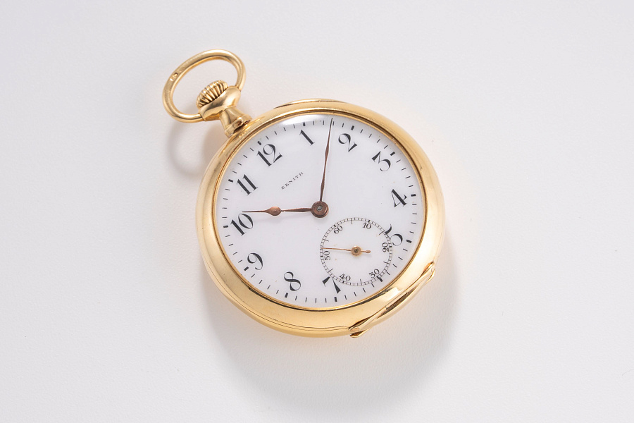 Small Pocket Watch in 18k Yellow Gold