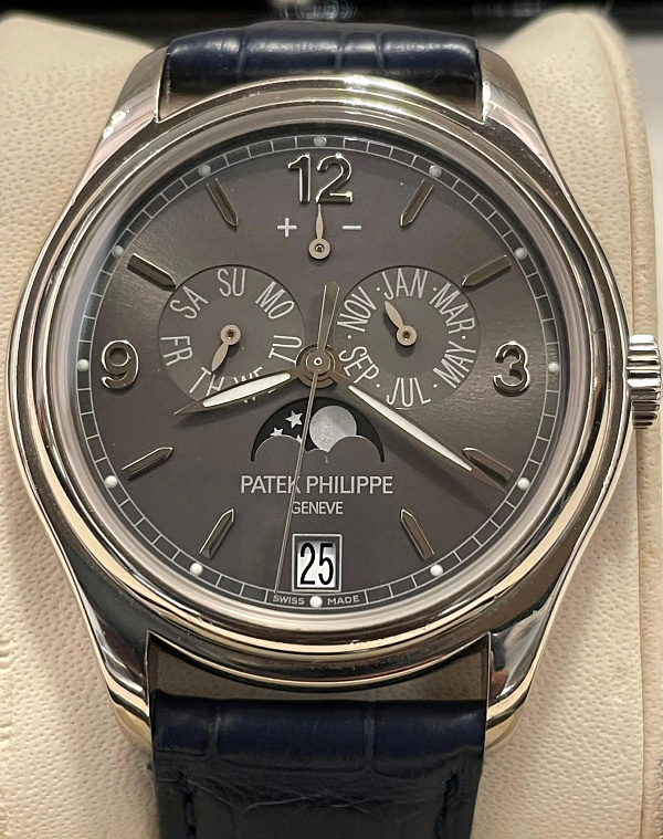 Annual Calendar 5146 White Gold