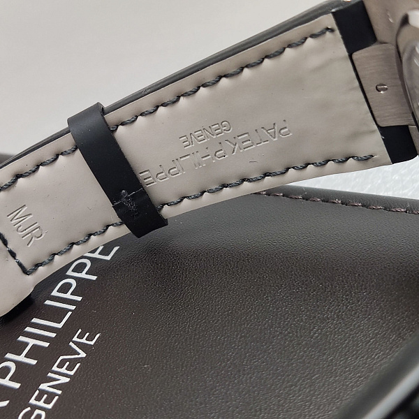 Nautilus 5712 White Gold