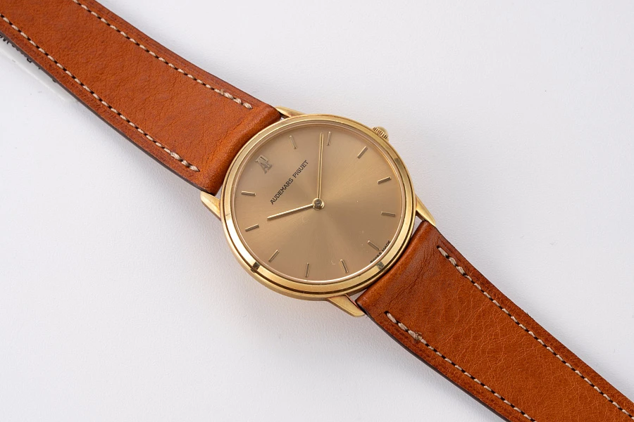 Quartz Dress Watch in 18k Yellow Gold