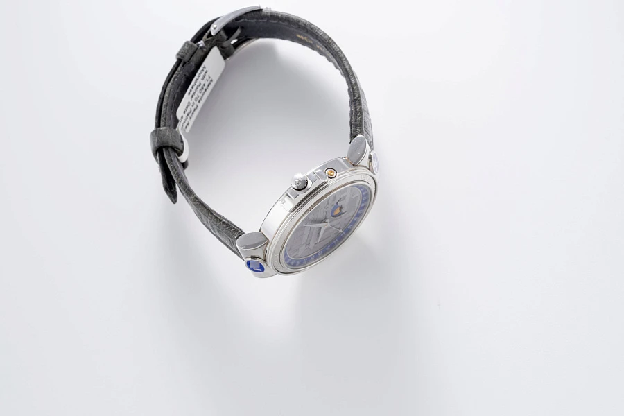 Meteorite Peary Ref. 71.450.70 in Platinum with Pointer Date and Moonphase