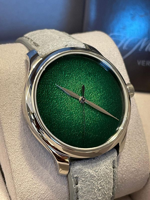 Endeavour Centre Seconds Concept Lime Green