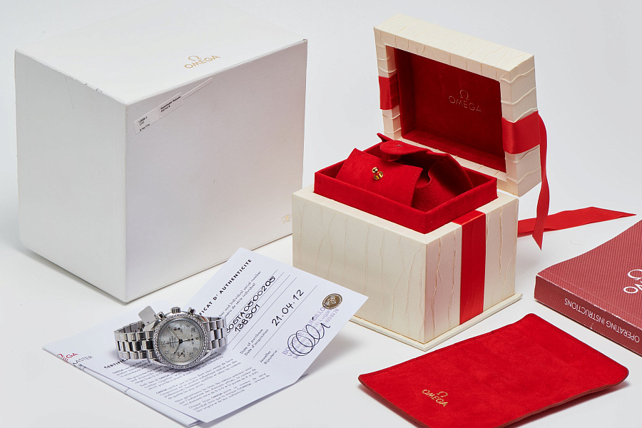 Speedmaster Reduced Ref. 3835.70.36 with Mother of Pearl Dial