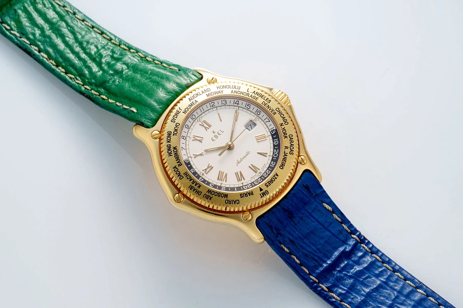 Voyager World Time Ref. 8124913 in 18k Yellow Gold