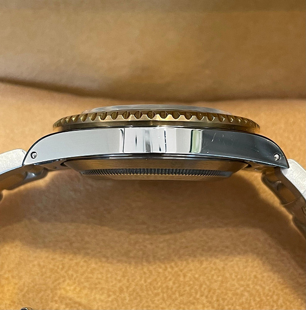 Submariner Date 16613 Steel & Gold