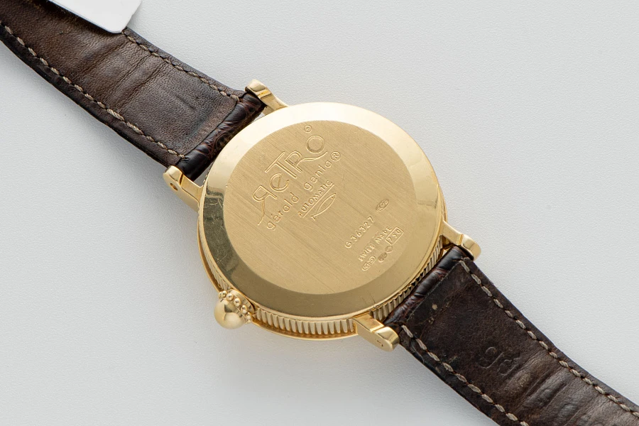 Jumping Hour Ref. G36327 with MOP Dial in 18k Yellow Gold