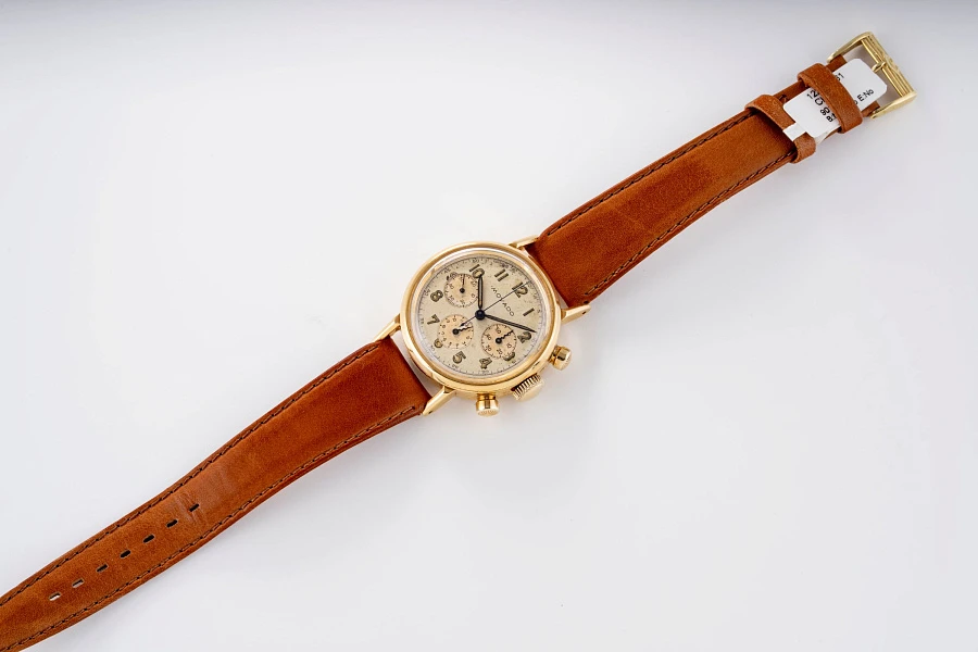 Vintage M90 Chronograph Ref. 9018 in 18k Yellow Gold