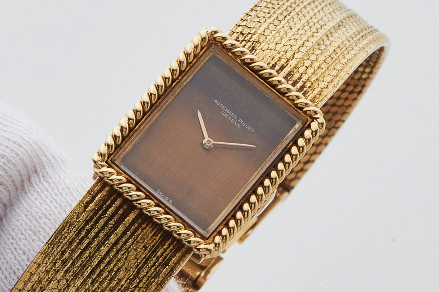 Tiger Eye Ladies Watch in 18k Yellow Gold