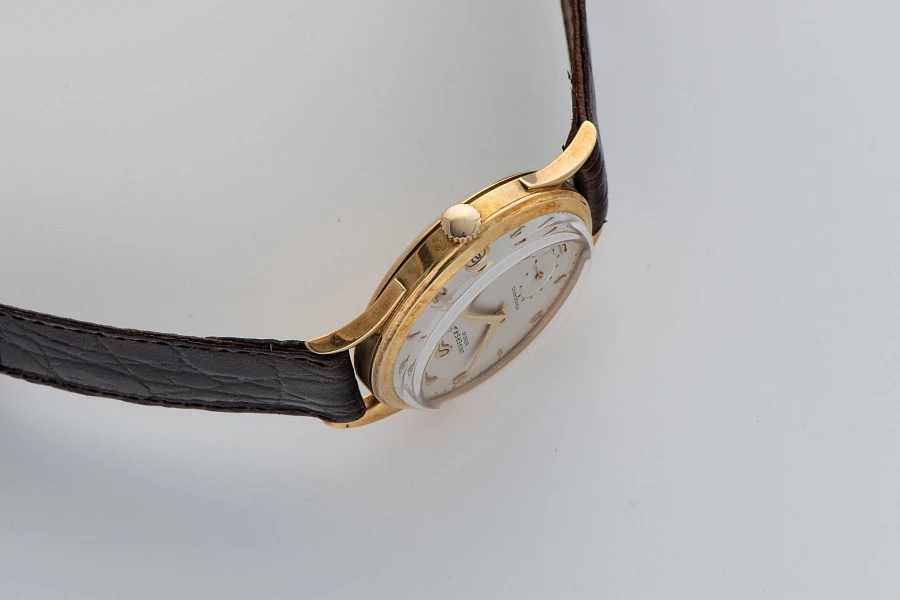 Monodatic in 18k Yellow Gold