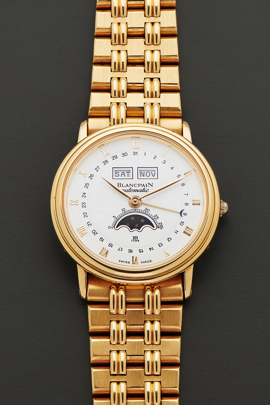 Villeret Triple Calendar Moonphase in 18k Yellow Gold
