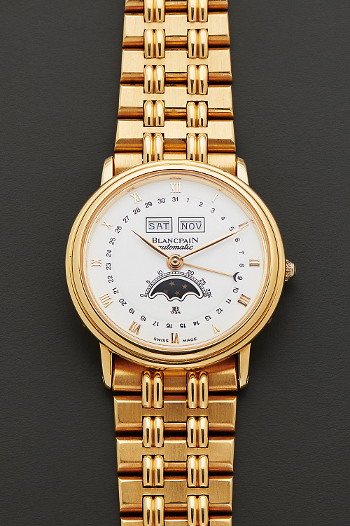 Villeret Triple Calendar Moonphase in 18k Yellow Gold