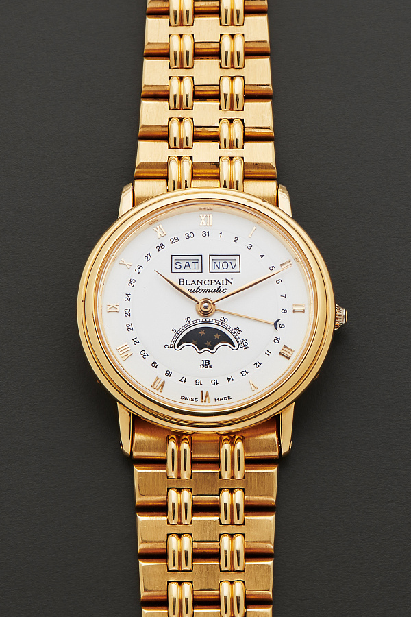 Villeret Triple Calendar Moonphase in 18k Yellow Gold