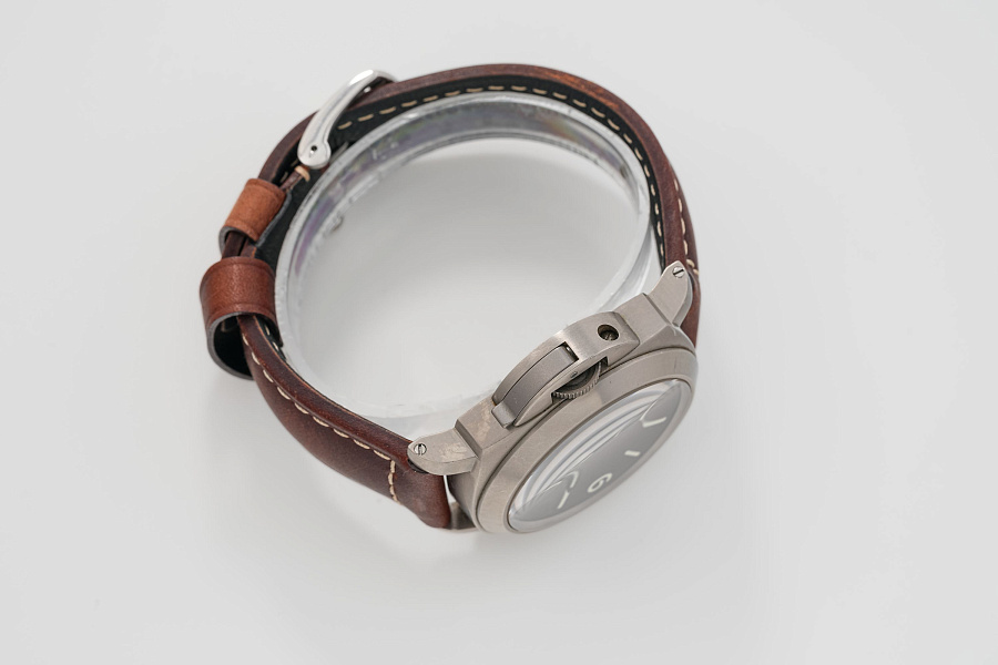 PAM00055 'Tobacco Brown' in Titanium