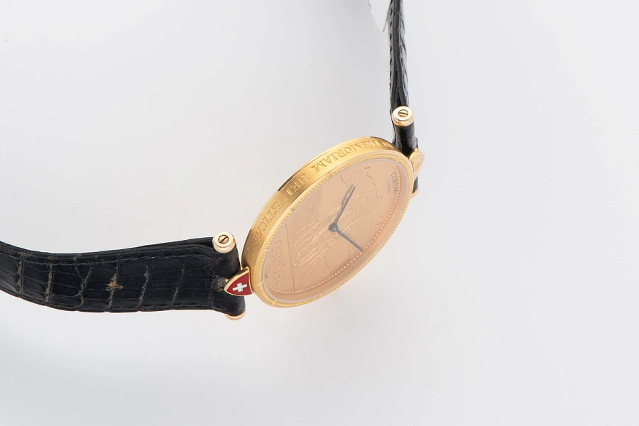 Helvetica Ref. 5564556 in 18k Yellow Gold