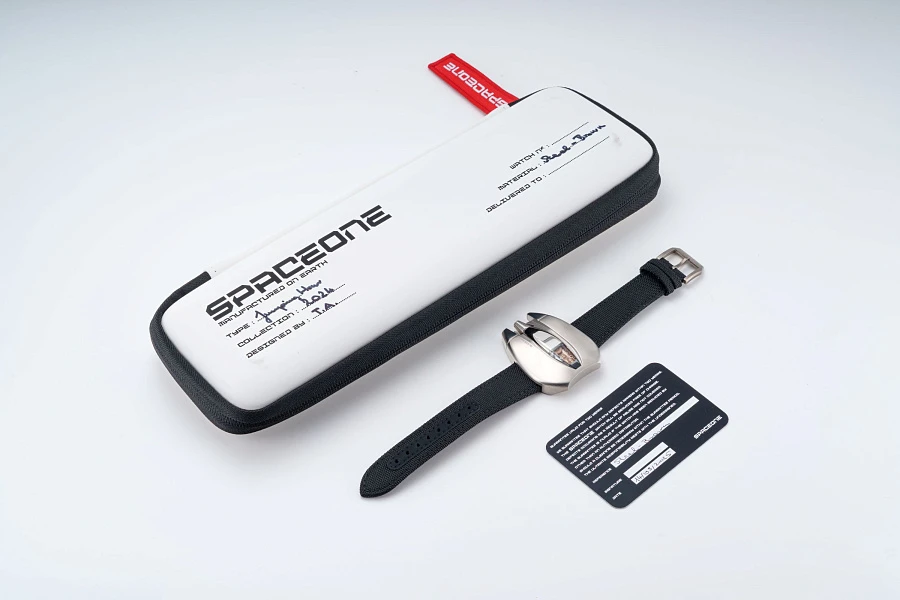 Jumping Hour Limited Edition in Stainless Steel