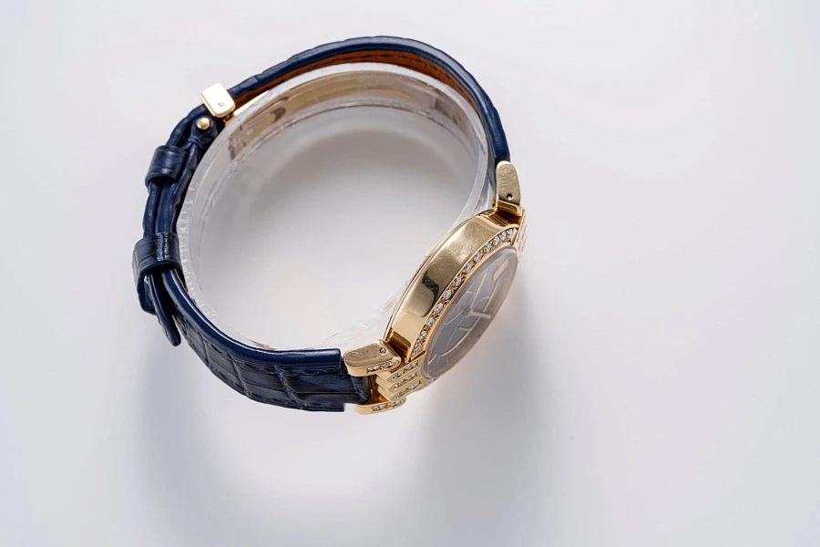 Retrograde Seconds and Day Ref. 200-MAB137R in 18k Yellow Gold with Diamonds