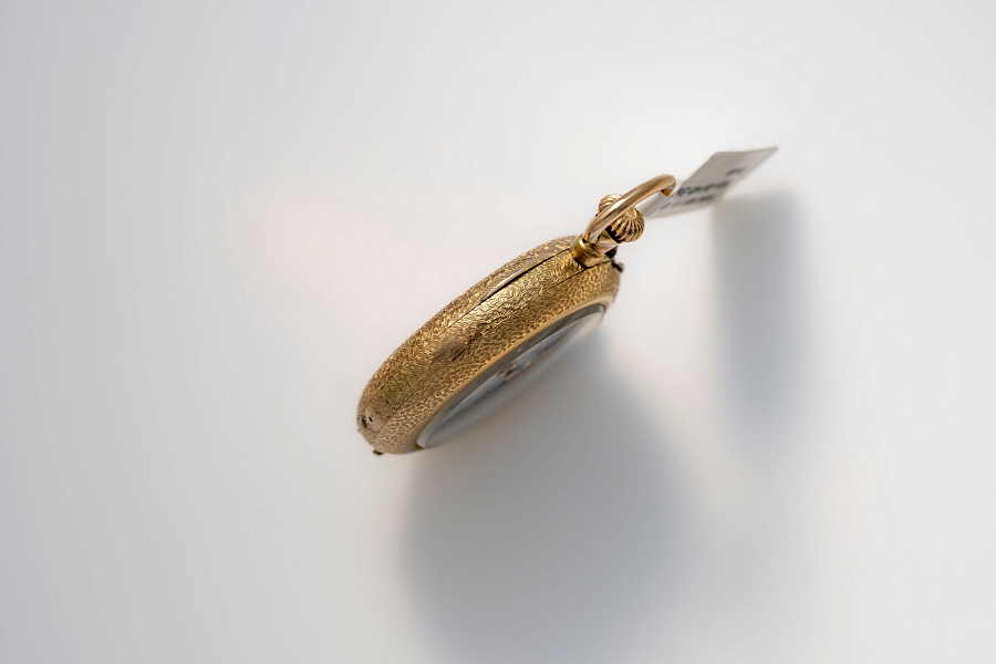 Pocket Watch in 18k Yellow Gold with Enamel Flowers