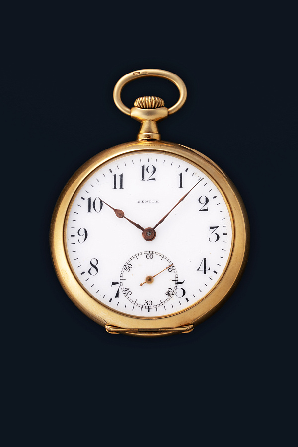 Small Pocket Watch in 18k Yellow Gold