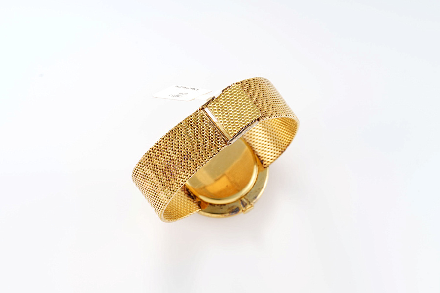 De Luxe Ref. 1210 in 18k Yellow Gold