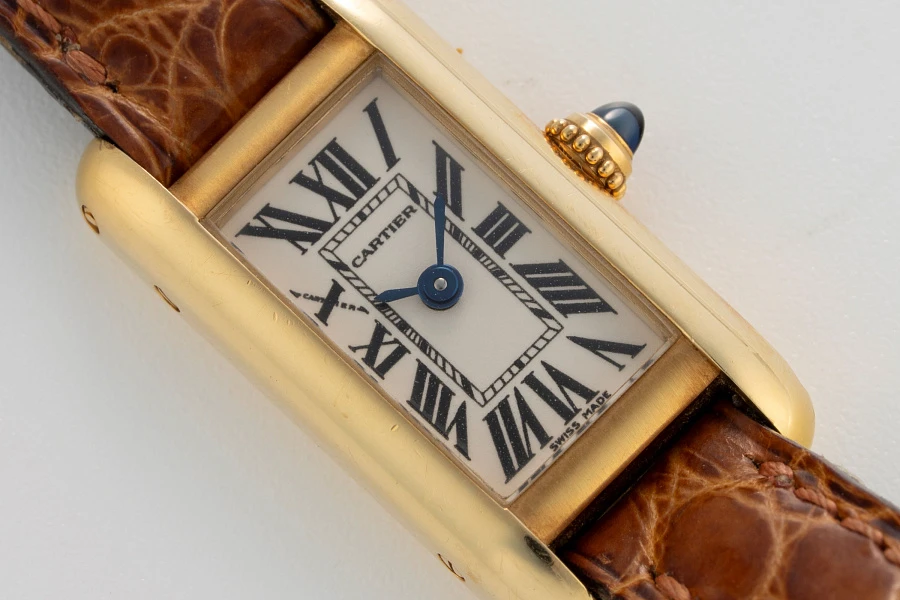 Tank Allongé Ref. 2443 in 18k Gelbgold