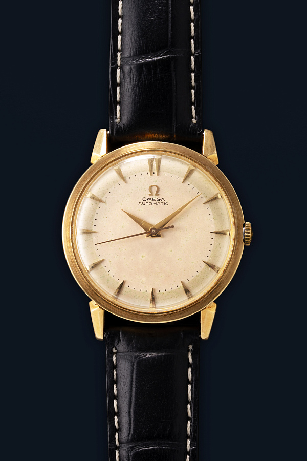 Bumper Automatic Dress Watch Ref. 2710 in 18k Yellow Gold