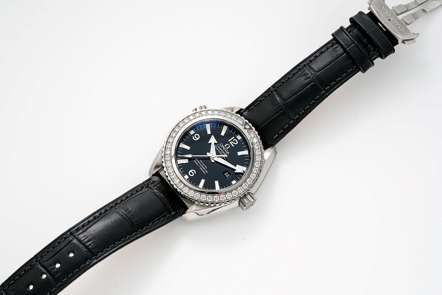 Planet Ocean Diver with Diamond Bezel
