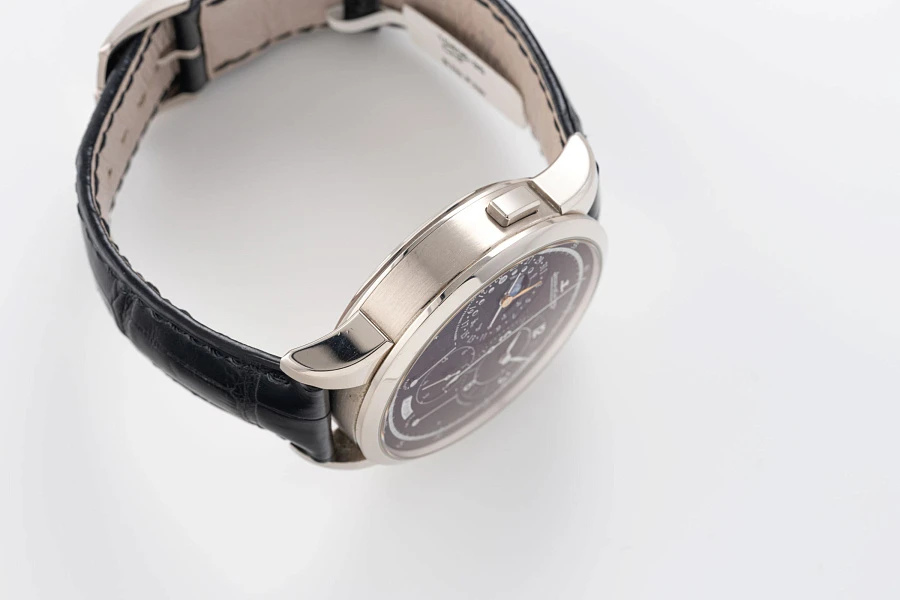 Duomètre à Quantième Lunaire Ref. Q6043570 in 18k White Gold