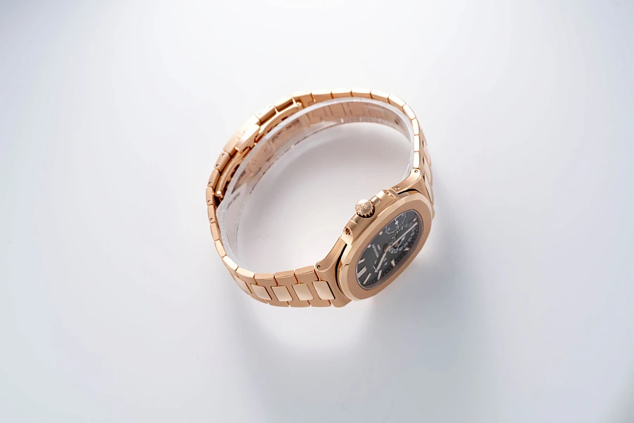 Nautilus Ref. 5712R in 18k Rose Gold