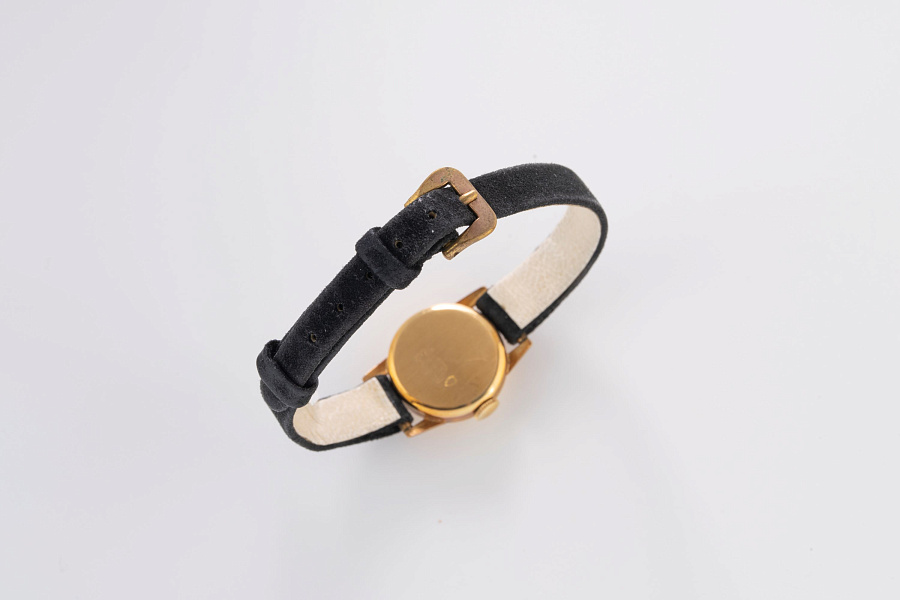 Ladies Watch in 18k Yellow Gold