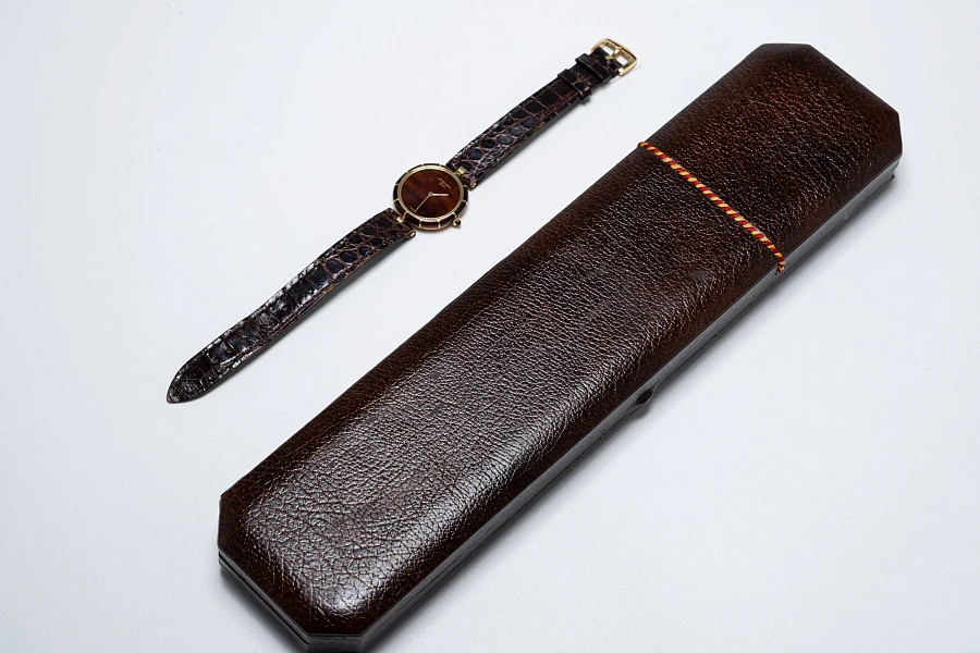 Piece Unique Tortoise Shell Ref. G2727 in 18k Yellow Gold