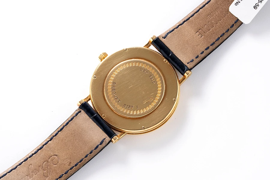 Classique Ref. 3910 in 18k Yellow Gold