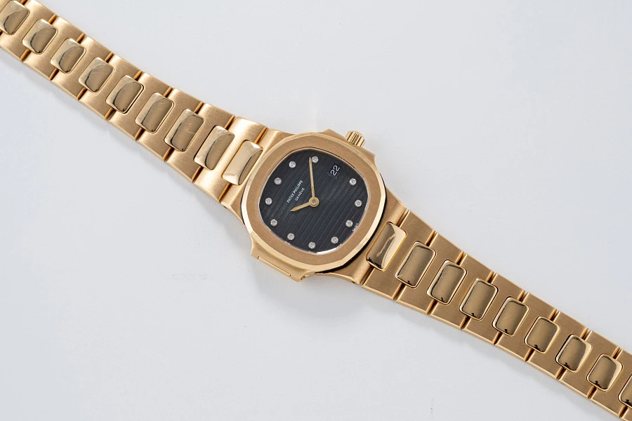 Nautilus Ref. 4700 in 18k Yellow Gold