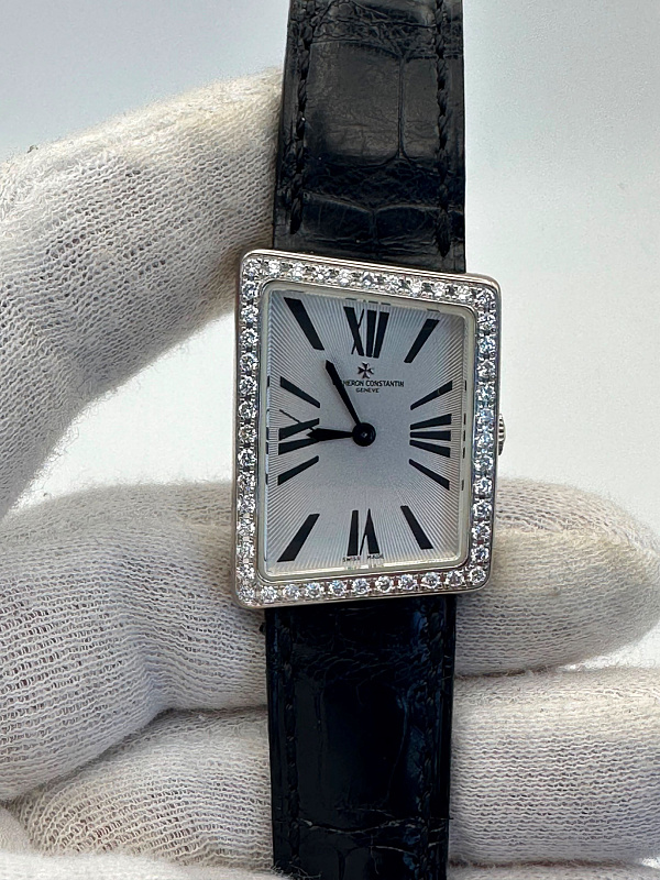 MCMLXXII (1972) Asymmetric White Gold Diamonds