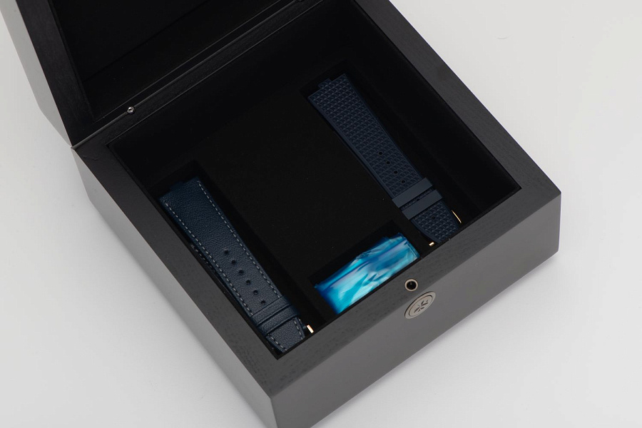 Blue Dial Overseas Chronograph Ref. 5500V in 18k Rose Gold