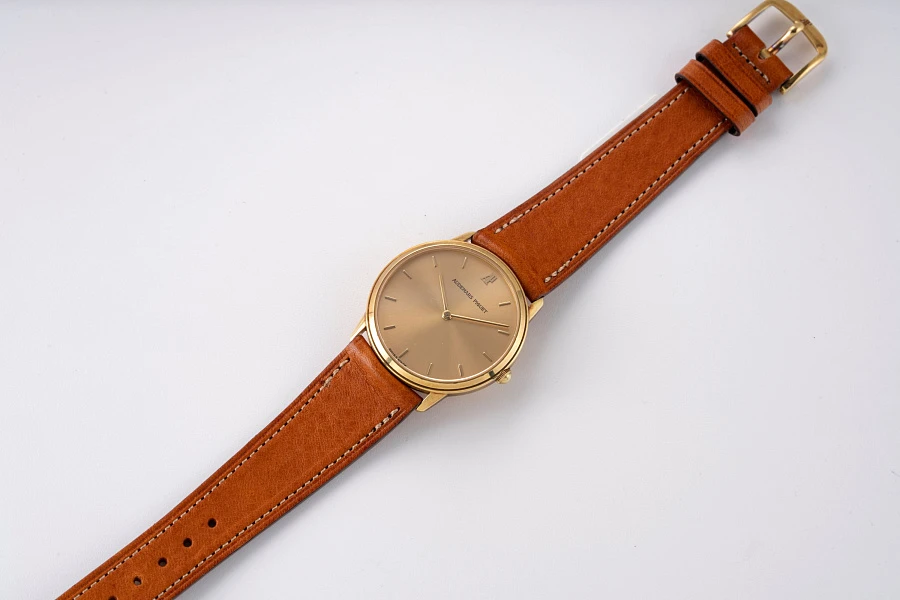 Quartz Dress Watch in 18k Yellow Gold