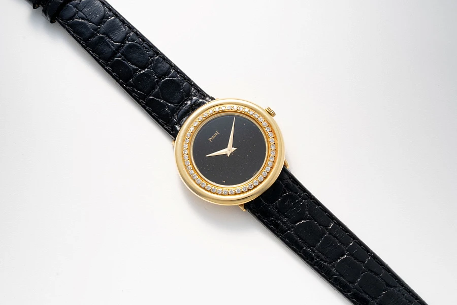 Diamond Bezel Ref. 9046 in 18k Yellow Gold