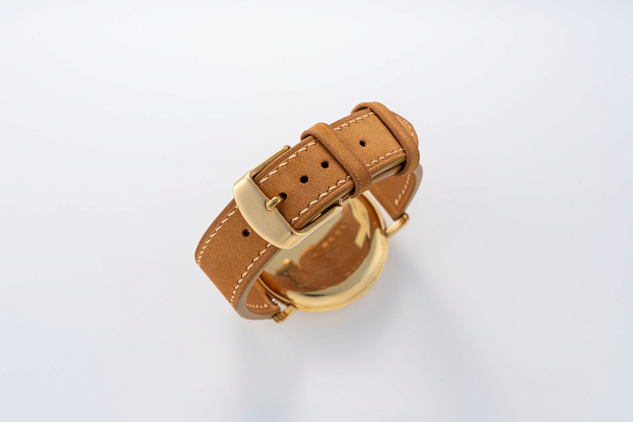 Fancy Lugs Dress Watch in 18k Yellow Gold