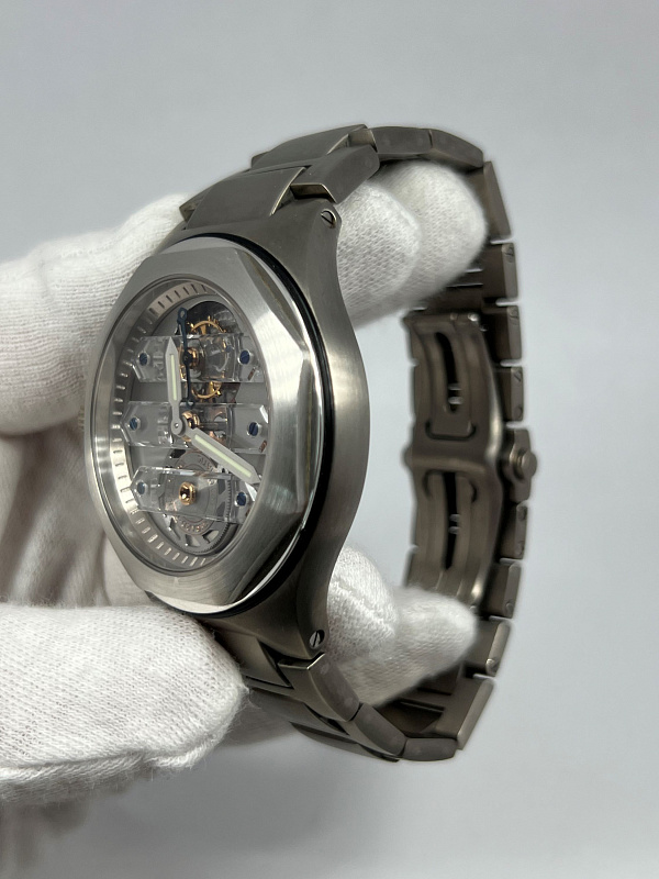 Laureato EVO3 Tourbillon Sous 3 Ponts Saphir