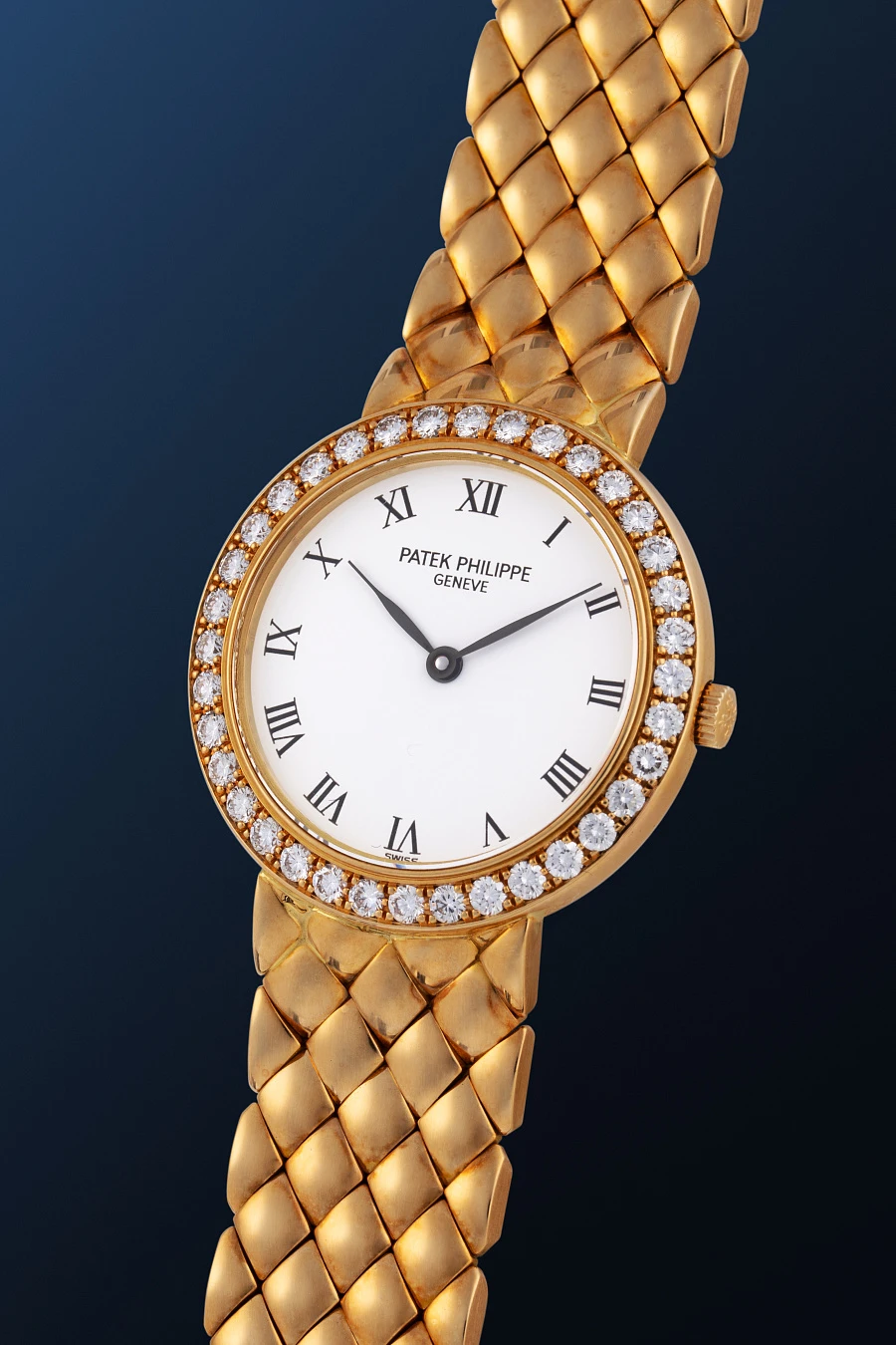 Ladies Calatrava Ref. 4820-001 in 18k Yellow Gold